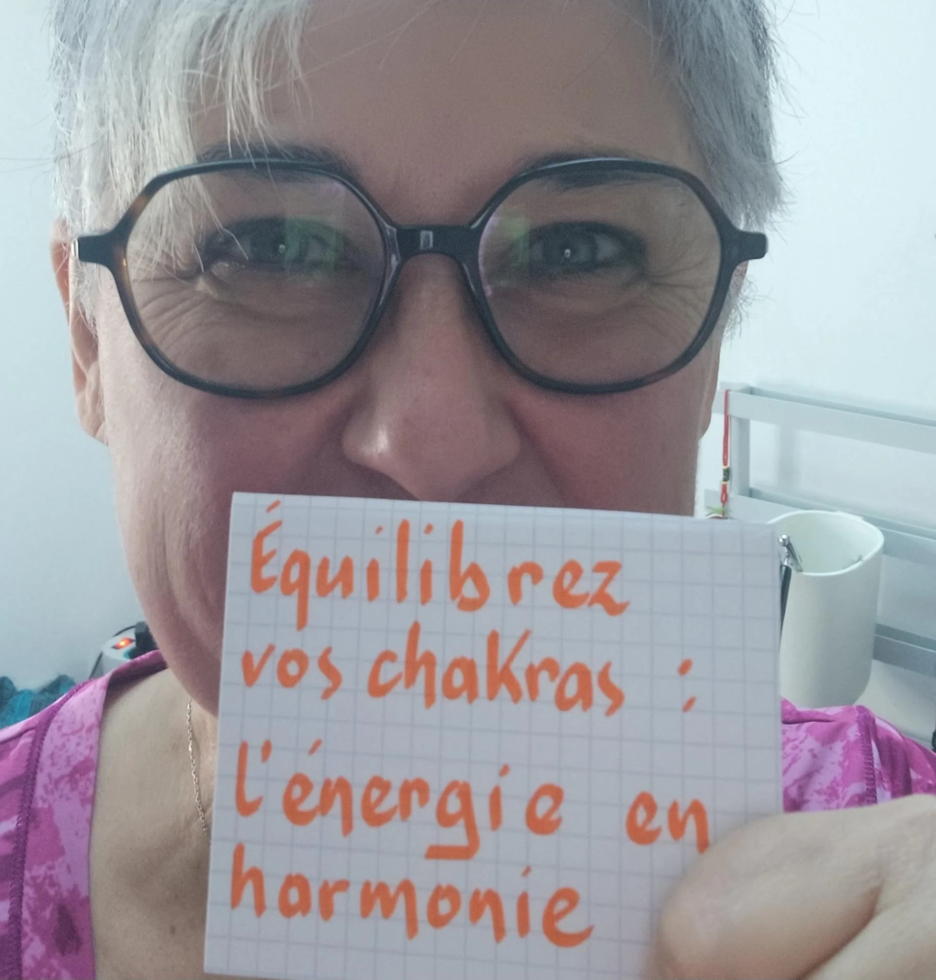 Annick energeticienne presentant un message sur l equilibrage des chakras pour une seance de reiki et magnetisme